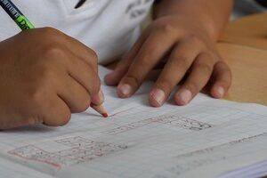 Cómo elegir la mejor escuela infantil para el desarrollo integral de tu hijo