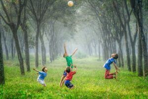 Quién era Pikler y la importancia de su pedagogía combinada con Montessori y Waldorf